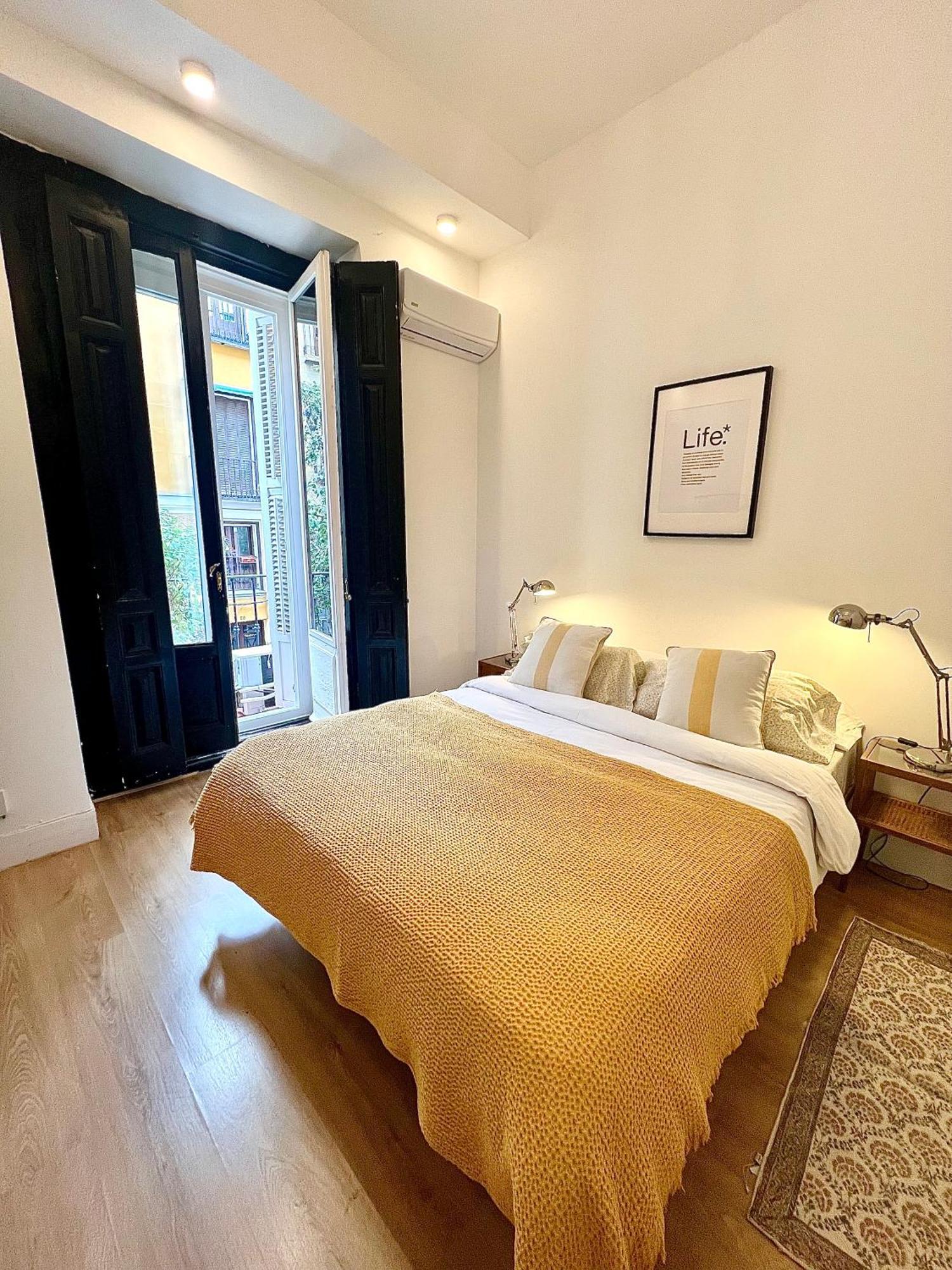 Urban Rooms Fuencarral Madrid Buitenkant foto